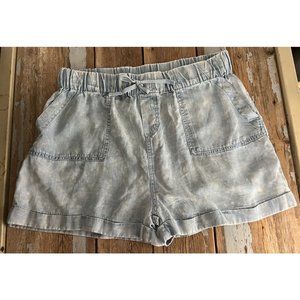 VIOLET Heart women's light blue chambray shorts size Large, pockets